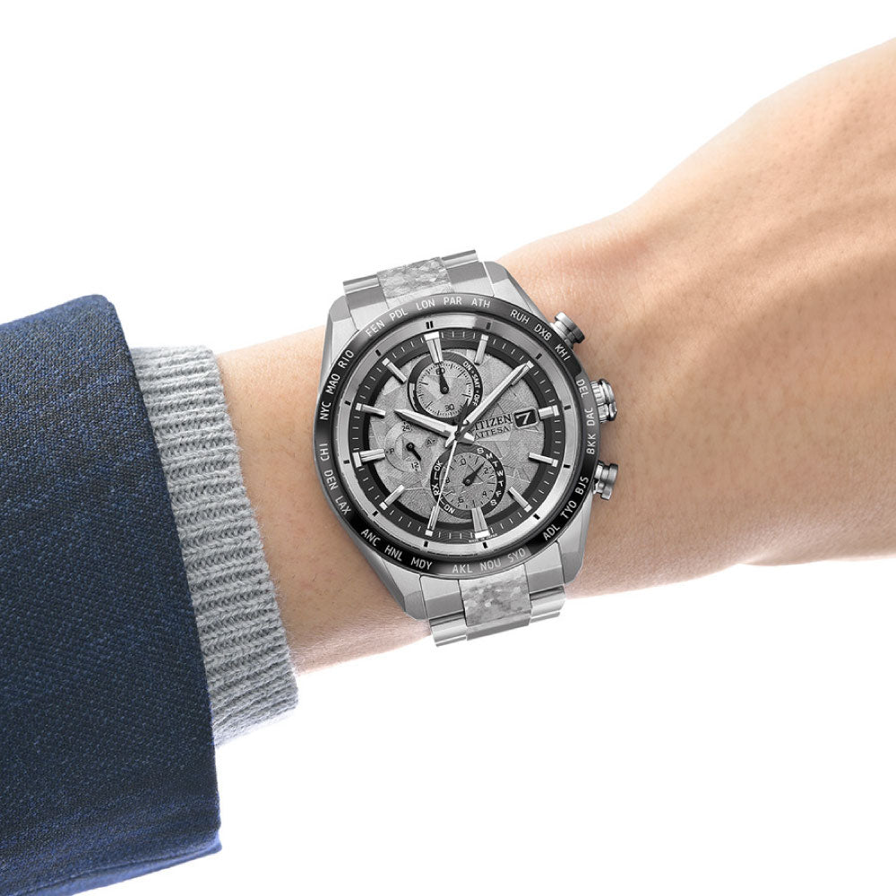 <先行予約受付中/2025年11月6日発売>CITIZEN ATTESA ACT Line AT8284-61A Platinum Shine Collection 世界限定2,500本 シチズン アテッサ プラチナシャイン 腕時計 メンズ