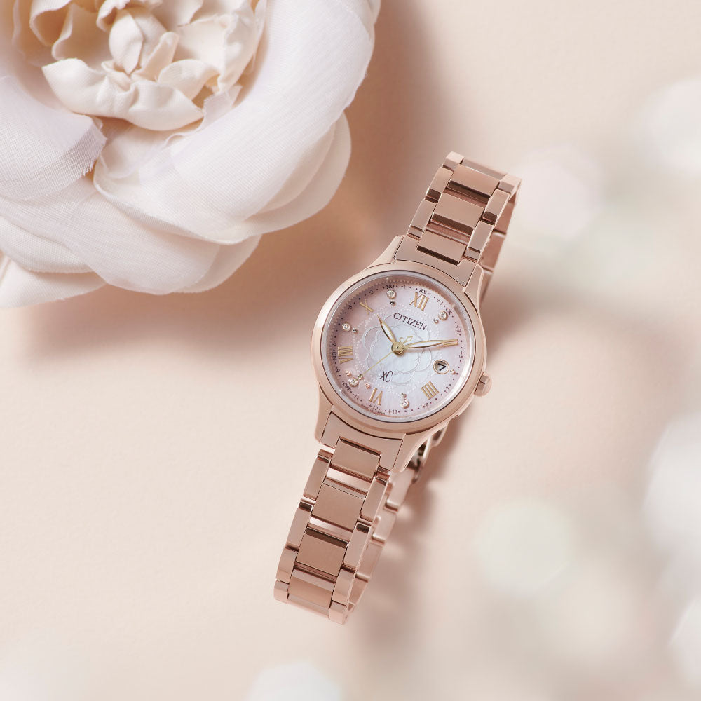 <先行予約受付中/2025年11月6日発売予定>CITIZEN xC hikari collection カメリア(椿) ES9498-69N 世界限定1,300本 シチズン クロスシー 腕時計 レディース