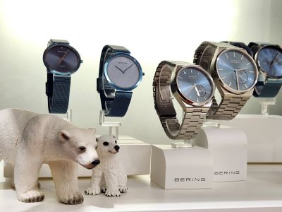 スタッフコーデ - BERING 18132-charity1 time to care Glossy blue - 東京ウォッチスタイル