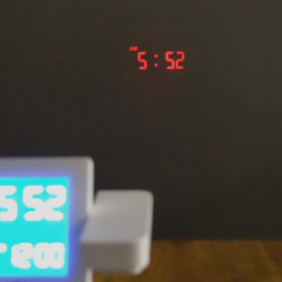 モノログ - BRAUN Digital Projection Alarm Clock BC15B/W - 東京ウォッチスタイル