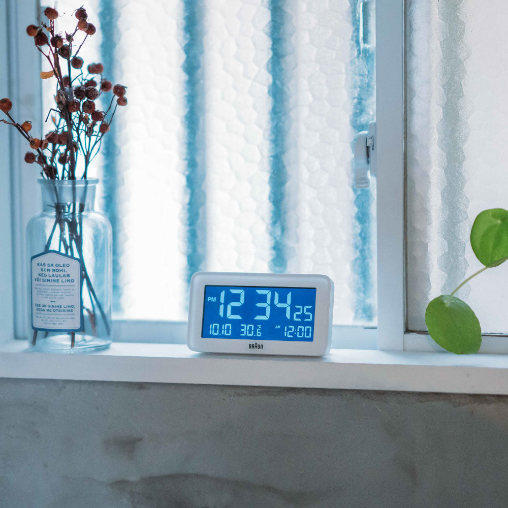BRAUN Digital Alarm Clock BC10W ブラウン 時計 置き時計 卓上時計 インテリア時計 デジタルクロック