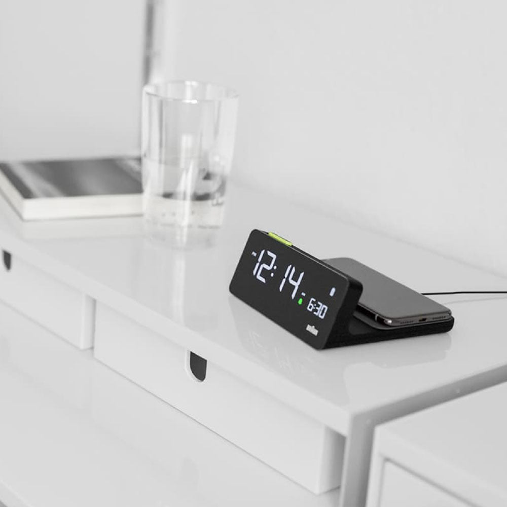 BRAUN Digital Alarm Clock BC21G ブラウン 時計 置き時計 Qiワイヤレス充電 卓上時計 インテリア時計 デジタルクロック