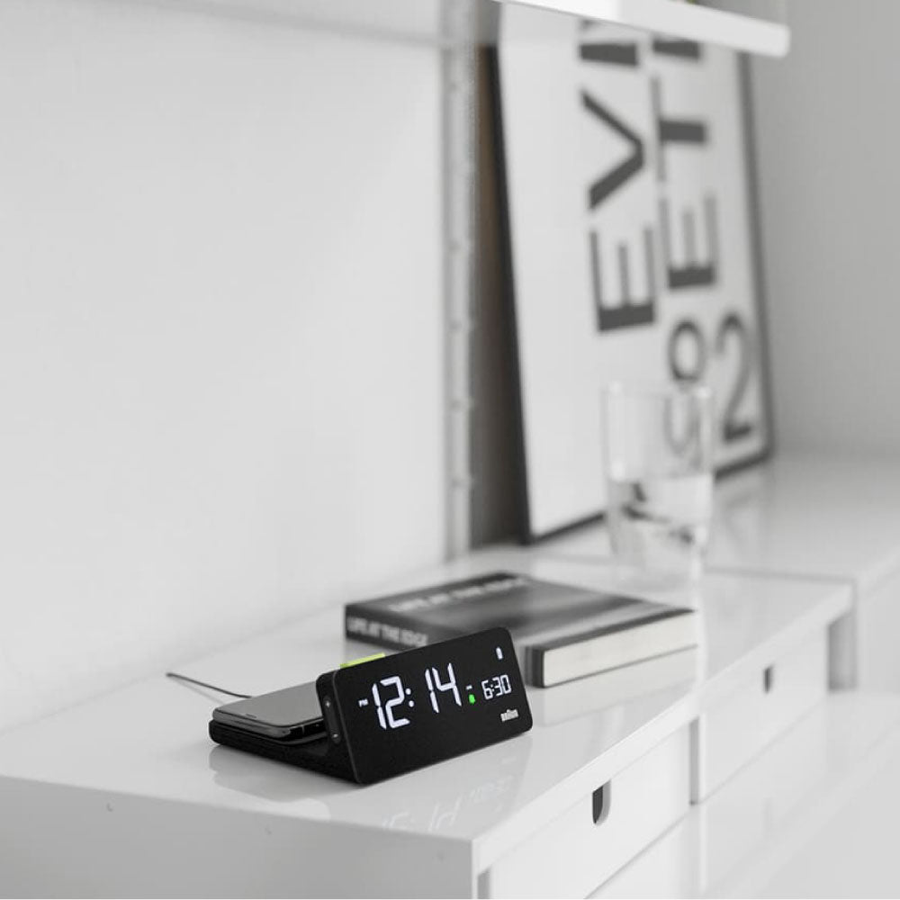 BRAUN Digital Alarm Clock BC21G ブラウン 時計 置き時計 Qiワイヤレス充電 卓上時計 インテリア時計 デジタルクロック