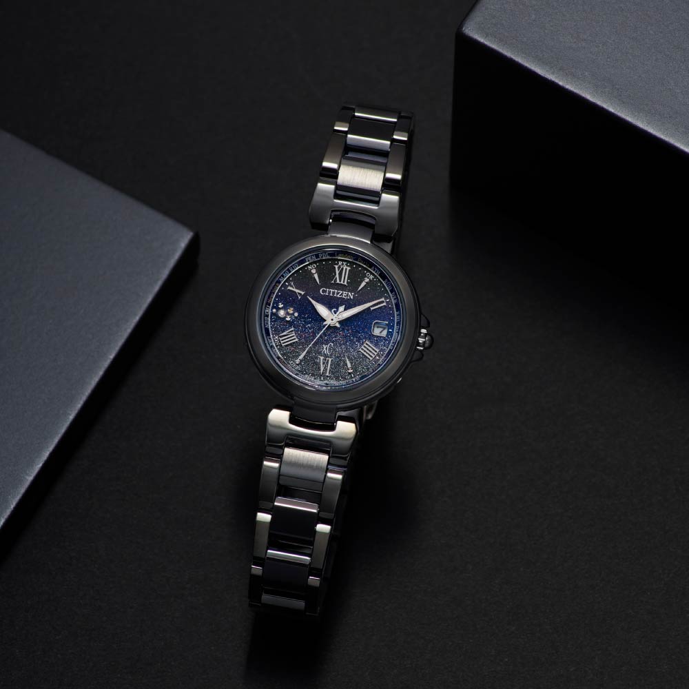 ＜2026年10月8日発売＞CITIZEN xC basic collection EC1039-55E クロスシー30周年記念限定モデル 世界限定1,500本 シチズン クロスシー 腕時計 レディース 30周年アニバーサリー