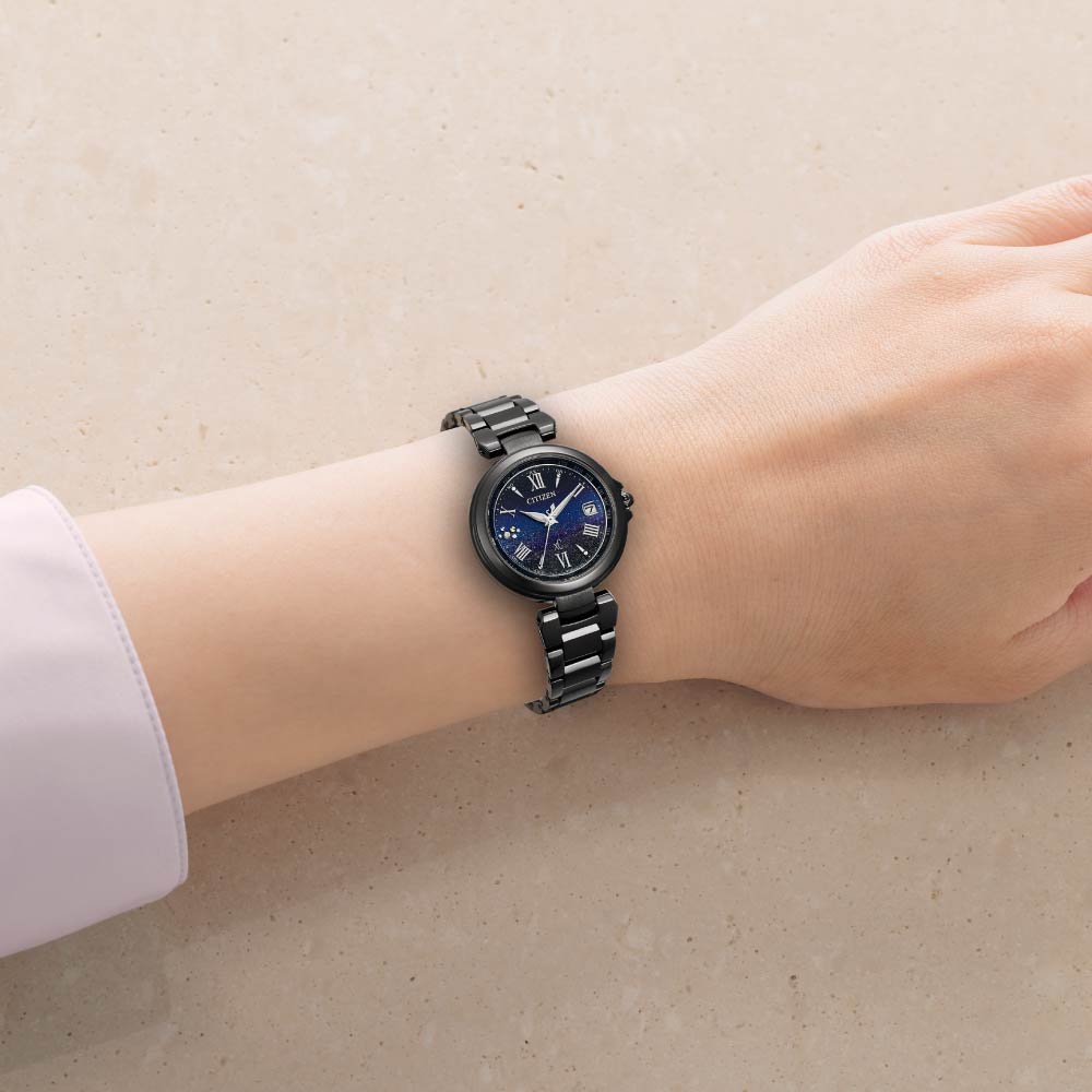 ＜2026年10月8日発売＞CITIZEN xC basic collection EC1039-55E クロスシー30周年記念限定モデル 世界限定1,500本 シチズン クロスシー 腕時計 レディース 30周年アニバーサリー